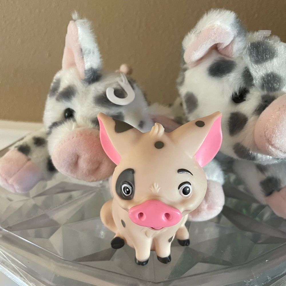 2 Aurora Pig Plush Pigs and Pua hard Pig Figure